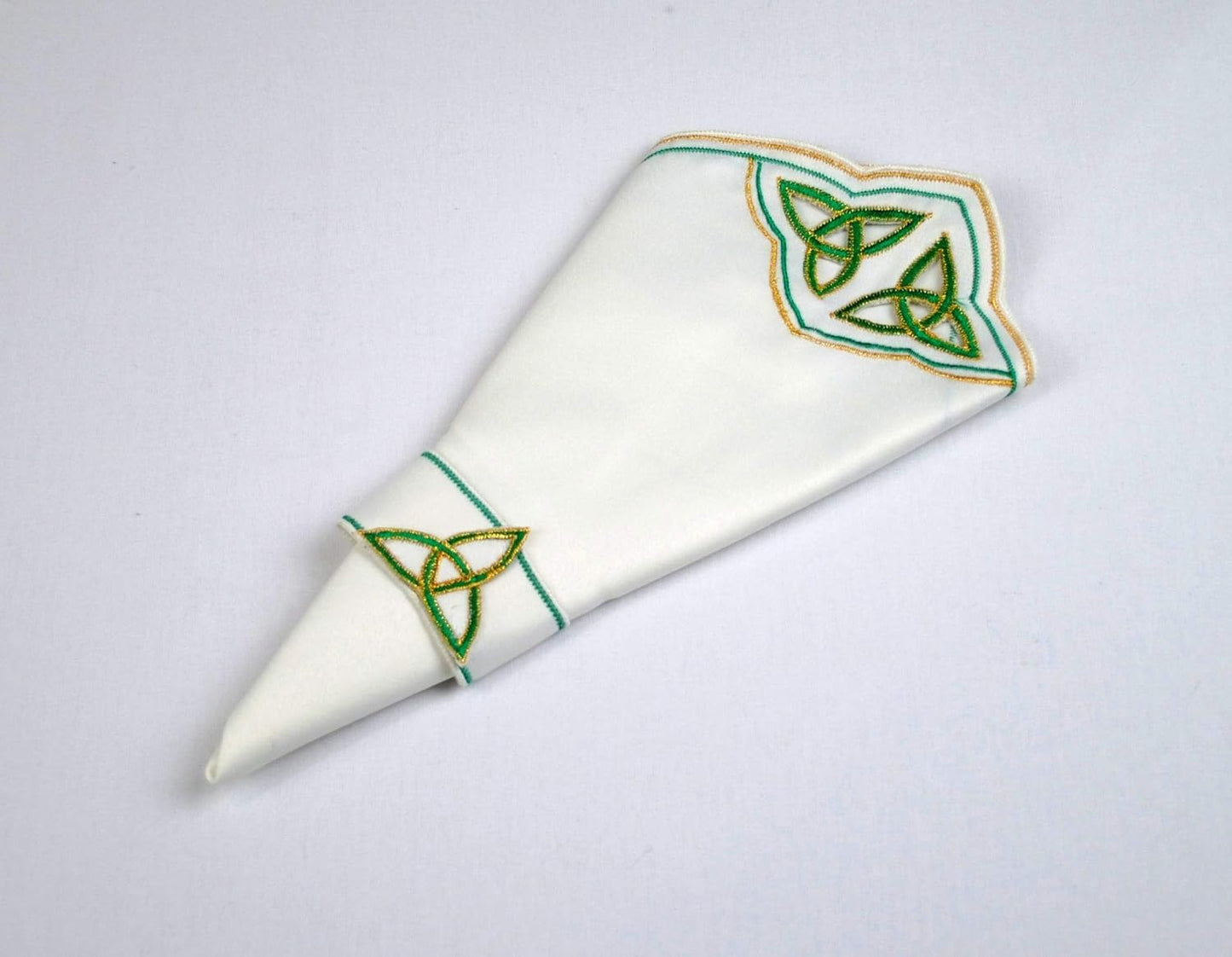 Thanksgiving Holidays Set of 4 Table Place Settings - 4 Placemats/4 Napkins, Green Celtic Trinity Knot Design