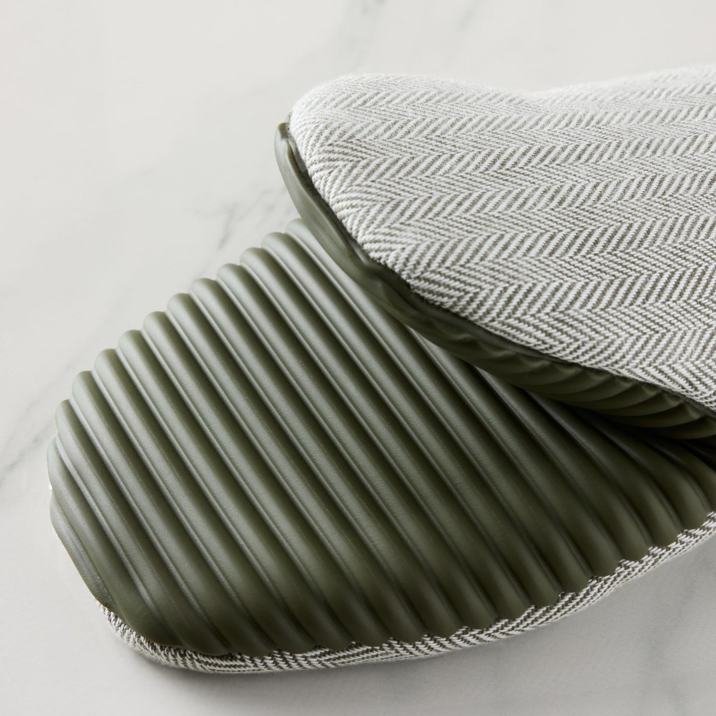 KITCHENAID® Evergreen Design Series Herringbone Ribbed Soft Silicone Mini Oven Mitts 2-Pack Set, Heat Resistant up to 500°F, Flexible & Waterproof, Deep Forest Green, 5.5"x9"