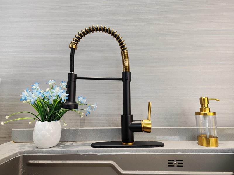 Pirooso Brushed Gold Soap Dispenser - 8oz (250ml) Clear Acrylic Lotion Dispenser with Rust-Proof 304 Stainless Steel Pump, Countertop Dispenser for Bathroom Kitchen