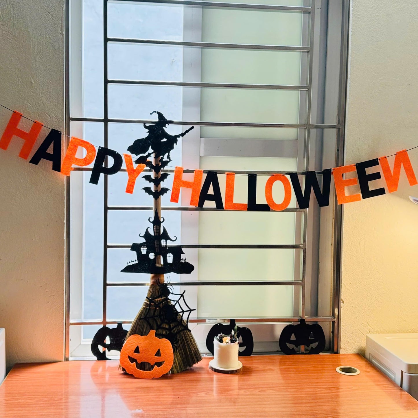 Handmade Vietnamese Straw Broom, Single Handle – Free Halloween Decoration Set, Witch Broom for Costume, Haunted House & Indoor Decor, Soft Grass Whisk Broom for Sweeping or Display
