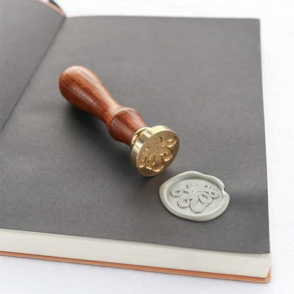 Wax Sealing Stamp Kit, VOOSEYHOME Cute Octopus Seal Stamp, Black/Gold/Silver Sealing Wax Sticks, Decorating on Invitation Envelope Packings for Birthday Themed Parties Weddings Signatures