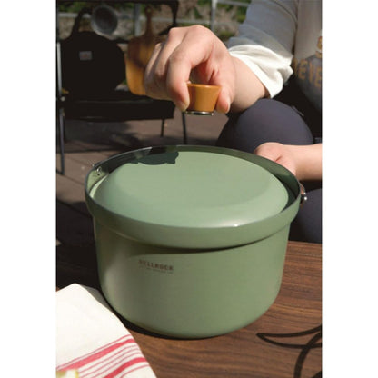 It likes Bellrock Premium Quality Stainless Steel Camping Cookware Set - 9 Piece Deluxe Family Cookset Green