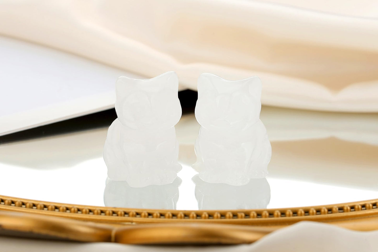 QINJIEJIE Clear Quartz Cat Crystals Figurine Carved Stone Gifts Statue Healing Crystal White Kitten Polished Pocket Gemstone Sculpture Room Home Office Decoration Sitting Cat Gifts for Woman