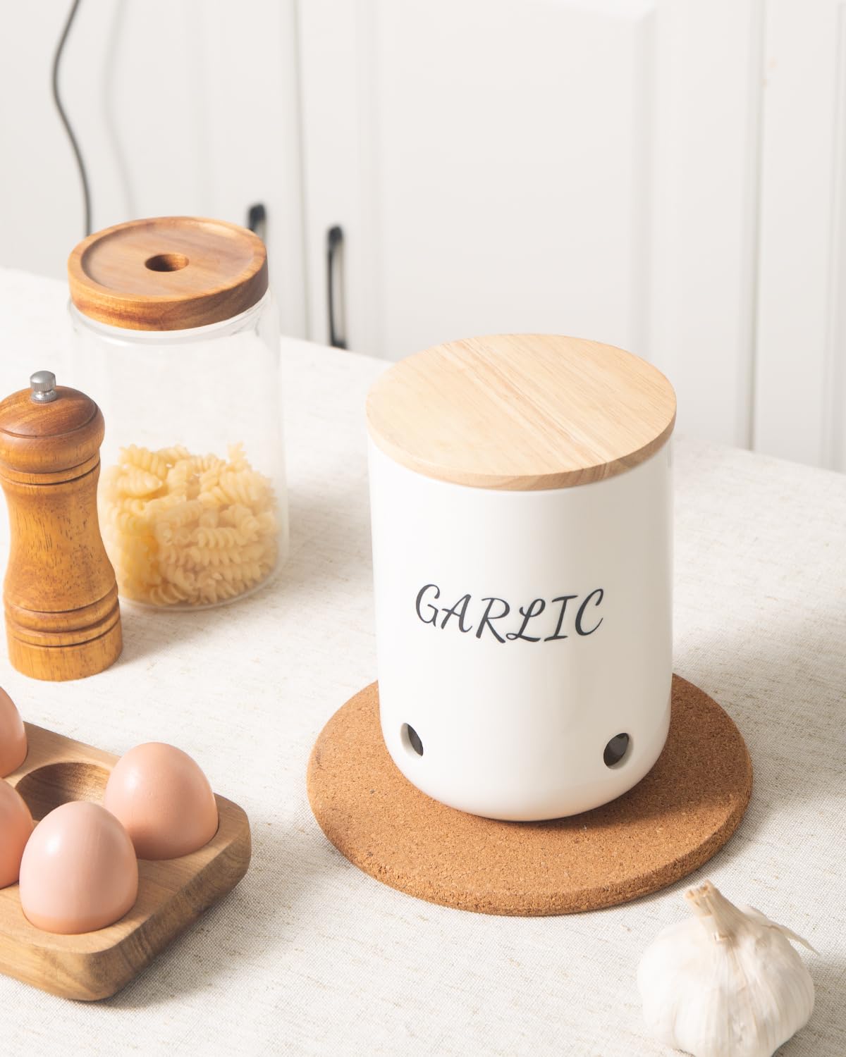 Magclay Ceramic Garlic Keeper with Lid, 40 Oz Large Garlic Holder, Garlic Storage Container, White with Black Text