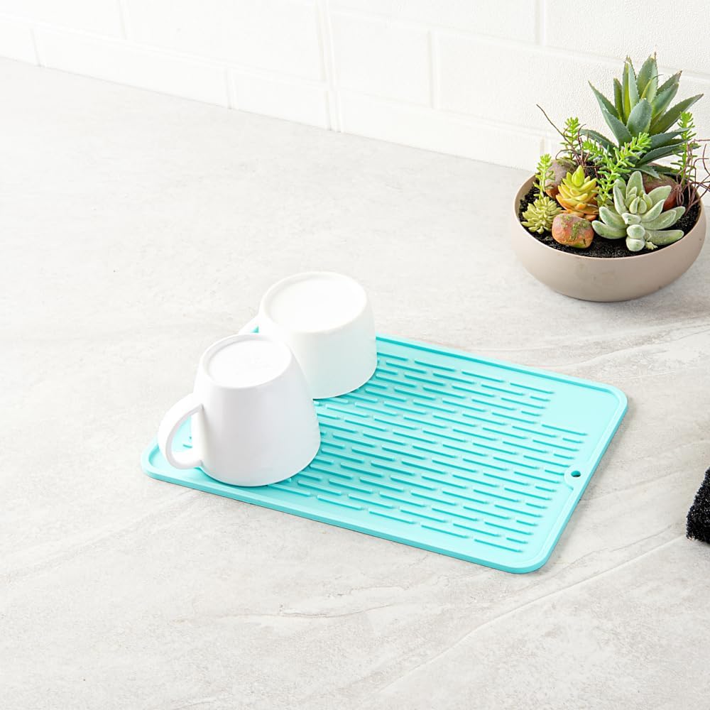 Restaurantware Small Countertop Drying Mat, 11.8 x 7.9 Inch, Food-Grade Dish Drainboard with Ribbed Design