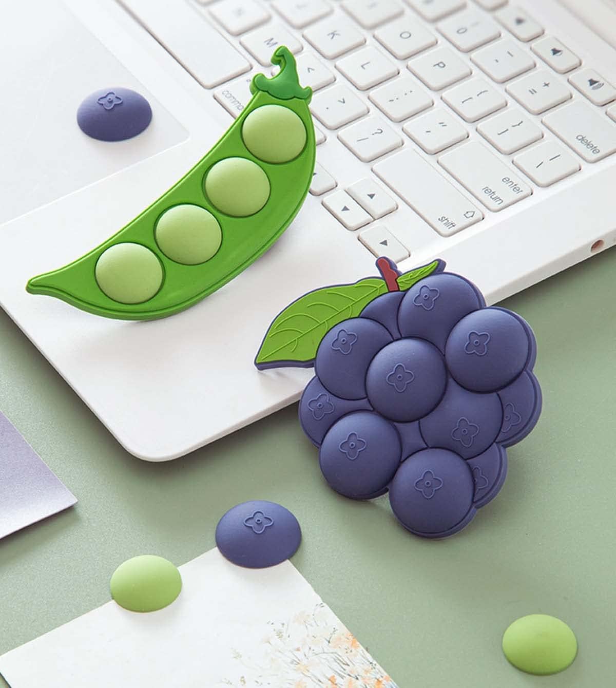 Fruit Magnetic Refrigerator Sticker, Creative Particle Magnetic Sticker, Blueberry, 2 Pcs
