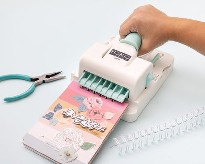We R Memory Keepers Mini Cinch Bundle Includes Book Binding Machine, 16 Wires, Wire Cutters, and Six Black Bookboards, Easy to Use Design, Ruler, Wire or Spiral Coils, DIY Books, Notebooks, Calendars