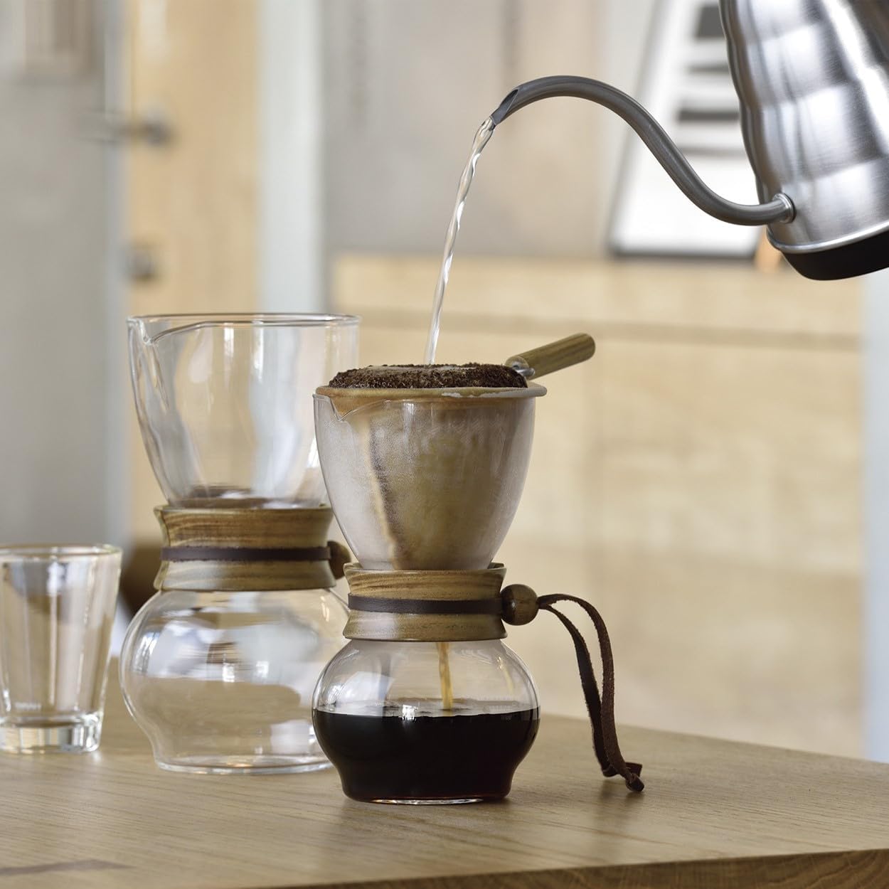 Hario Woodneck Drip Pot, 240ml, Acacia Wood