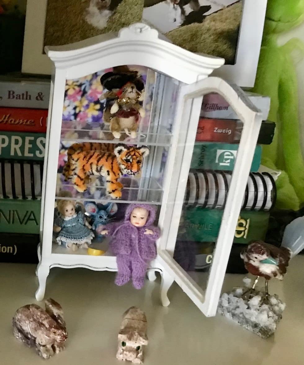 Miniature Furniture Display Shelf 1:12 Wooden Cabinet with Mirror & Three Shelves Bookshelf Dollhouse Display Stand Decoration Accessories Mini Diningroom Scene Ornaments