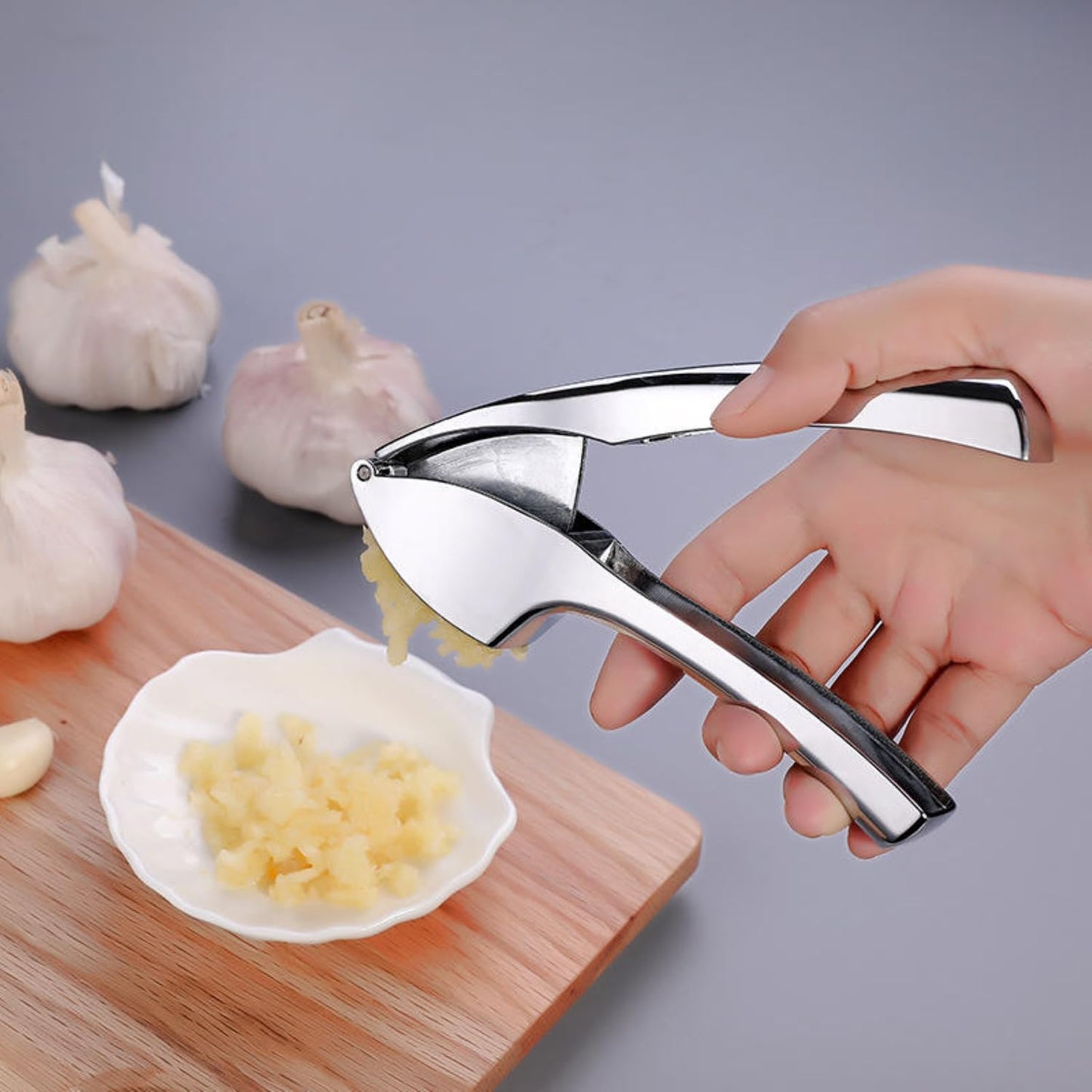 Heavy Duty Garlic Press, Zinc Alloy Garlic Crusher & Mincer, Easy Squeeze Garlic Press Tool with Ergonomic Handle, Garlic Mincer with Peeler Tube & Cleaning Brush for Kitchen Cooking