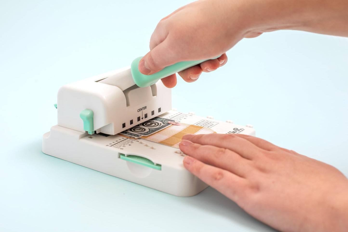 We R Memory Keepers Mini Cinch Bundle Includes Book Binding Machine, 16 Wires, Wire Cutters, and Six Black Bookboards, Easy to Use Design, Ruler, Wire or Spiral Coils, DIY Books, Notebooks, Calendars