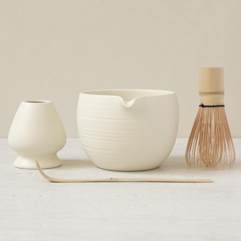 Matcha Whisk Set, Ceramic Matcha Bowl & Whisk Holder, Bamboo Accessory, Modern Design (Matte Crème, Pouring Spout) (Matte Crème)