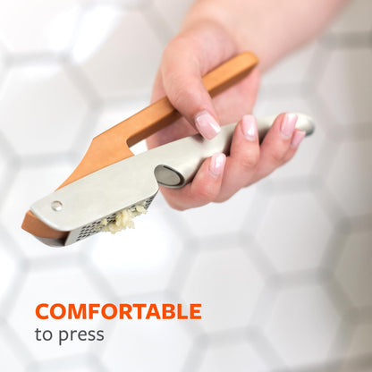 Full Circle Crushed It - Easy-Clean Stainless Steel Garlic Press - Effortless Crushing and Quick Mess-Free Clean-Up - Integrated Cleaner Scraper, Dishwasher safe