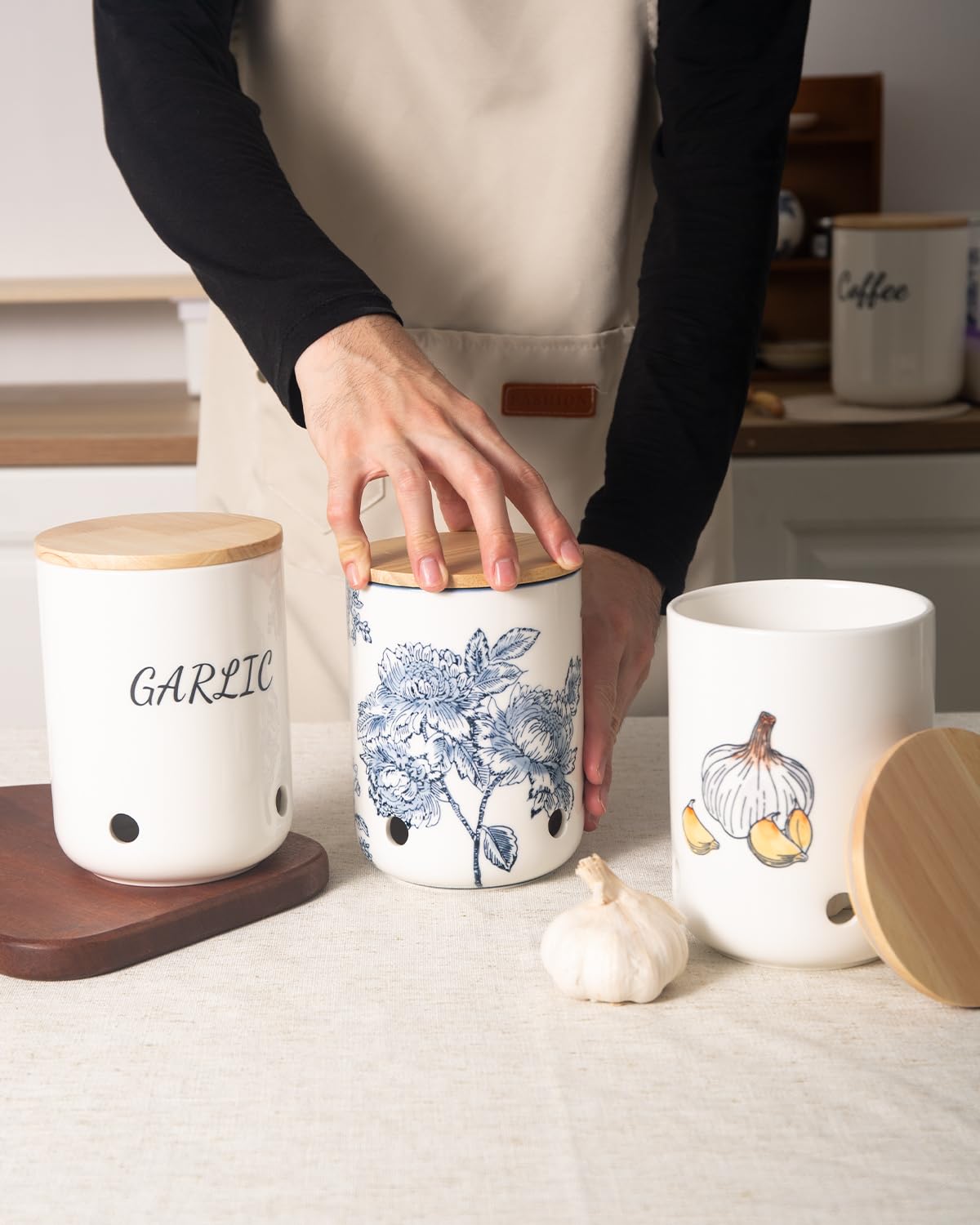 Magclay Ceramic Garlic Keeper with Lid, 40 Oz Large Garlic Holder, Garlic Storage Container, White with Black Text