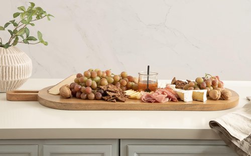 Kate and Laurel Staven Transitional Capsule Serving Board; 30 x 11; Natural Wood; Modern Food-Safe Charcuterie Board Made from Solid Mango Wood for Use as Kitchen Countertop Cheese Board