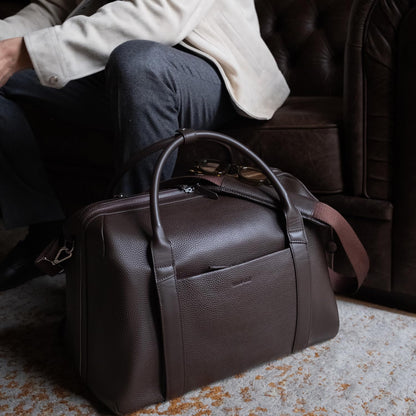 Wool & Oak Duffle Suitcase – Full-Grain Leather Travel Bag with Clamshell Opening, 33 L Capacity, Trolley Sleeve & 16″ Laptop Pocket – “DS Carry” Personal-Item Size - Pebble Leather - Chocolate