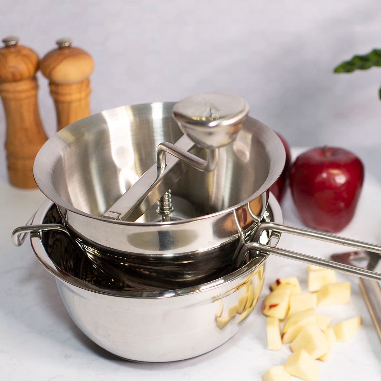 Küchenprofi Stainless Steel Food Mill, Silver, Large, 18/10 Steel, 4 Interchangeable Discs, Strainer for Sauce, 15.5x8.75x4.75 inches, 0.4 kg