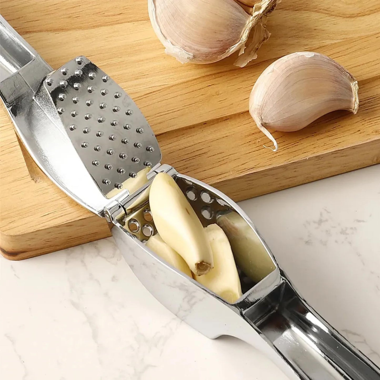 Garlic Press, Garlic Peeler and Cleaning Brush as 1 Set, Heavy Duty and Rust Proof Garlic Press Made of 304 Stainless Steel for Home and Kitchen Tools, Easy to Use & Dishwasher Safe