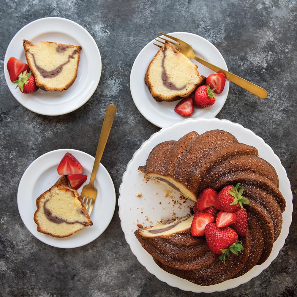 Nordic Ware Swirl Bundt Pan, 10-Cup, Gold