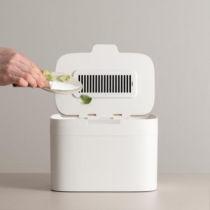 KAZAI. Compost Bin Kitchen 'Elin' | 1.2 GAL / 4.5L Countertop Compost Bin with Wooden Lid & Filter | Odor-Free, Dishwasher Safe, with Inner Bucket | Small Indoor Kitchen Composter | Off-White/Bamboo