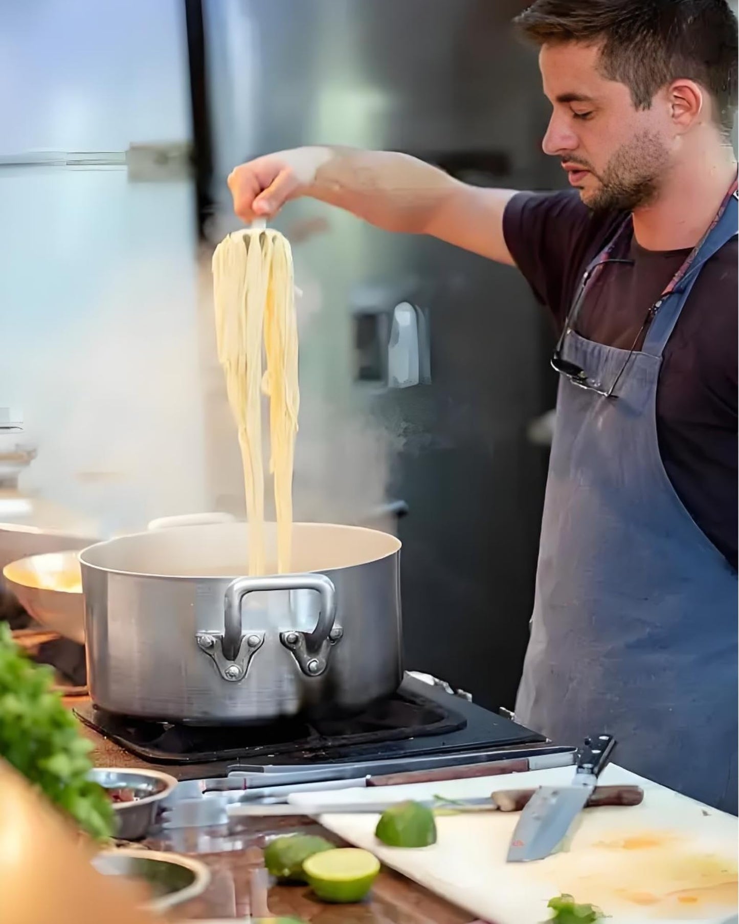 Electric Pasta Machine, Household Handheld Wireless Noodle Machine. A Homemade Noodle Machine With 10 Types Of Noodle Molds And 2 Types Of Enema Filling Nozzles