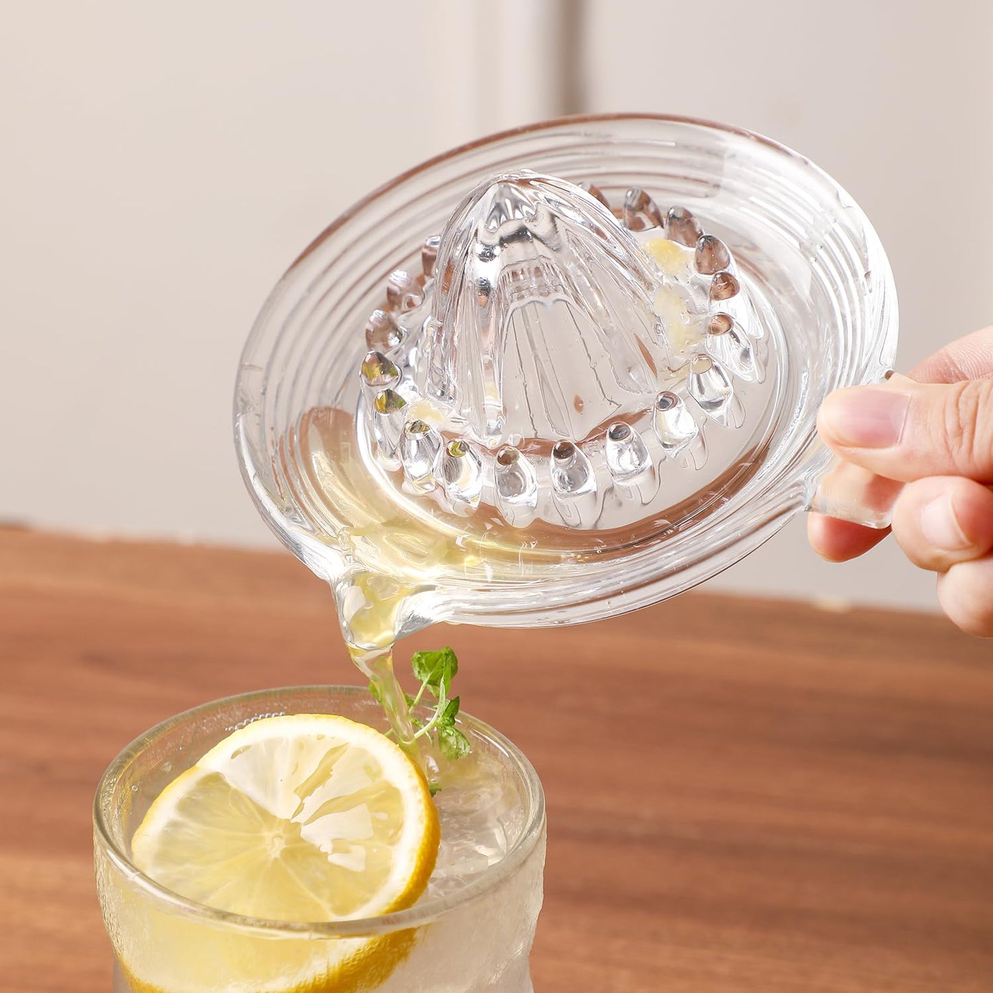 ZQXJWFY Glass Lemon Manual Juicer, for Orange, Grapefuit, Small Citrus, Extractor Manual Hand with Handle and Pour Spout, Kitchen Bar Drink Preparation Tool (1)