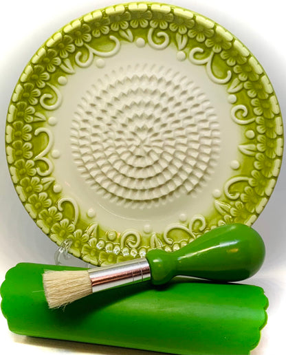 BonCera, All-in-one Premium Ceramic Garlic Grater Plate 4-Piece Set - Green Embossed Design and Style - For Garlic, Ginger, Chocolate, and more! - Comes with 5.25" Plate, Peeler, Brush, and Stand