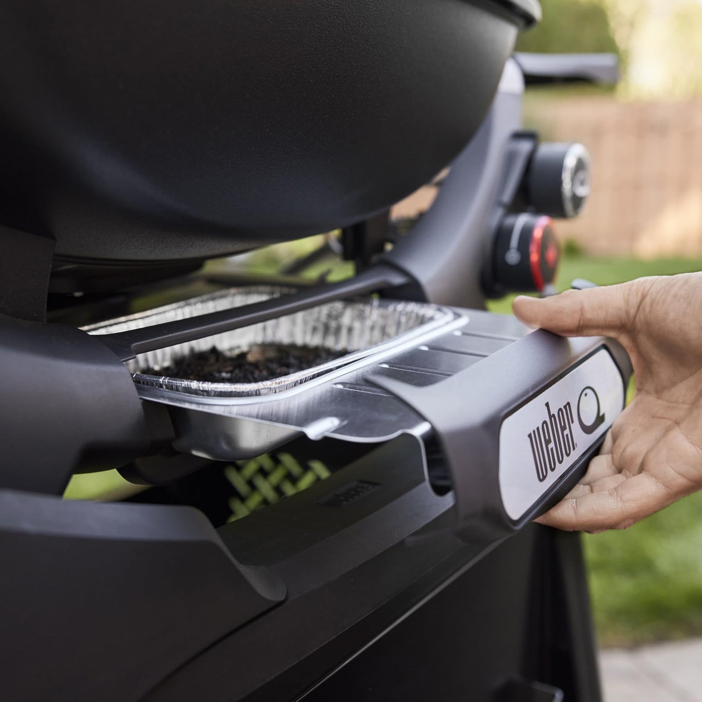Weber Q 2800N+ Liquid Propane Portable Grill, Charcoal Grey – Wide 250°–700°F Temp Range with Plus Burner for Searing, Low‑Temp Roasting & High-Dome Lid for Travel & Camping