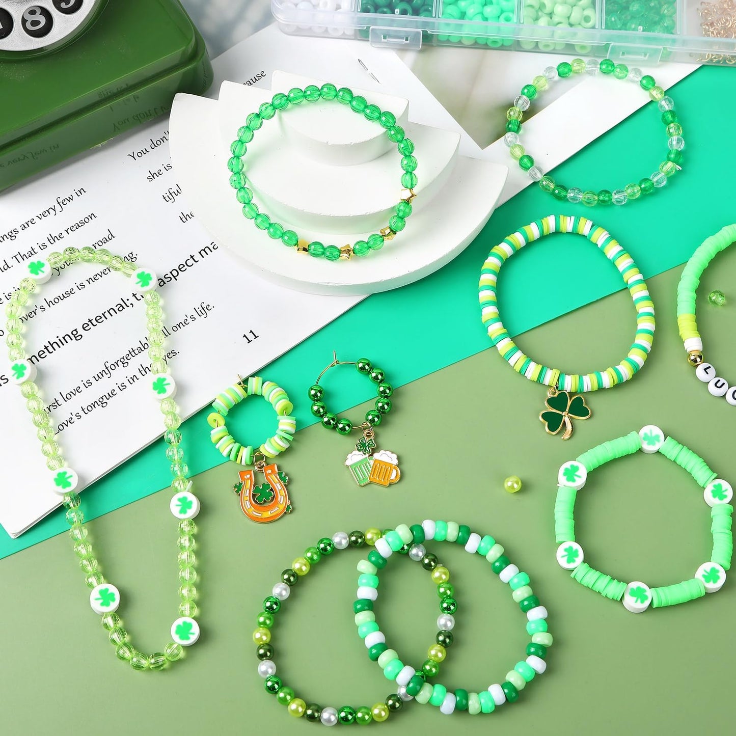 UPINS 2100PCS+ St. Patrick's Day Bracelet Making Kit,Green Shamrock Round Beads Charms for Jewelry Making Bracelet Necklace Making DIY Crafts Gifts