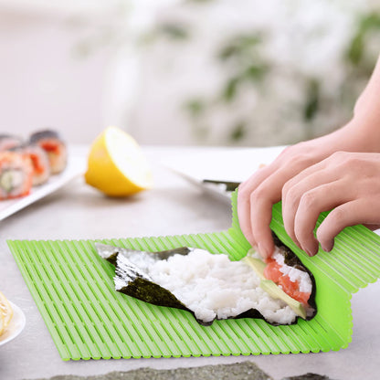Hoolerry 3 Pieces Kitchen Sushi Rolling Mat Non Stick Japanese Plastic Sushi Plates Making Kit Rolling Maker Homemade for Kitchen Home Cooking DIY(Green)