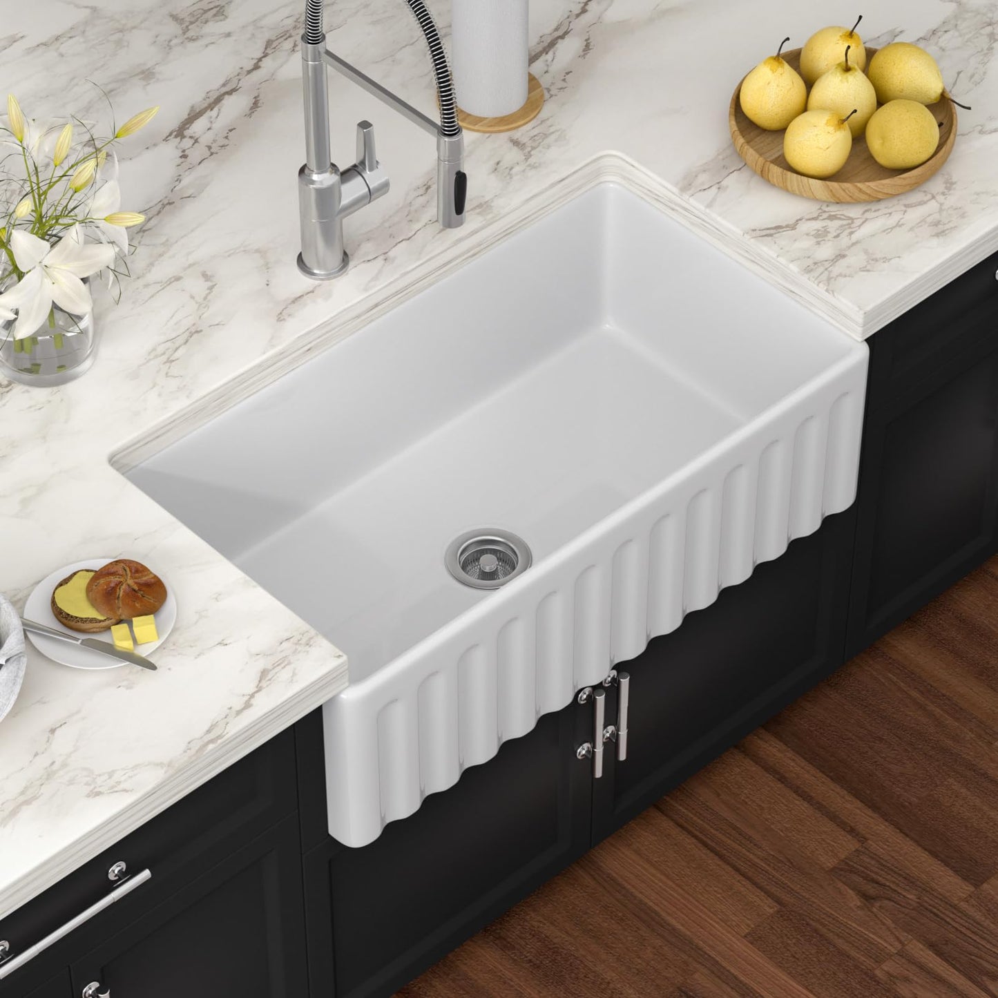 Couoko White Farmhouse Sink 33 Inch Fireclay Reversible Apron Front Farm Sink 33"x18"x10" Glossy White Porcelain Farms House Style Single Bowl Farmhoues kitchen Sinks with Luxury Accessories