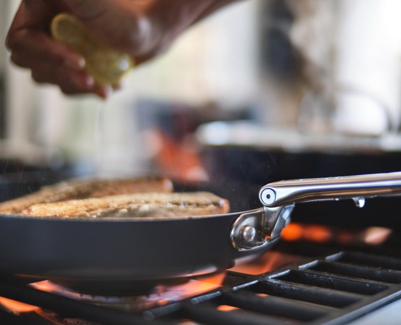 Joseph Joseph Space 9.5" Nonstick Frying Pan Skillet with Folding Handle, Ceramic Coating, Induction & Oven Safe