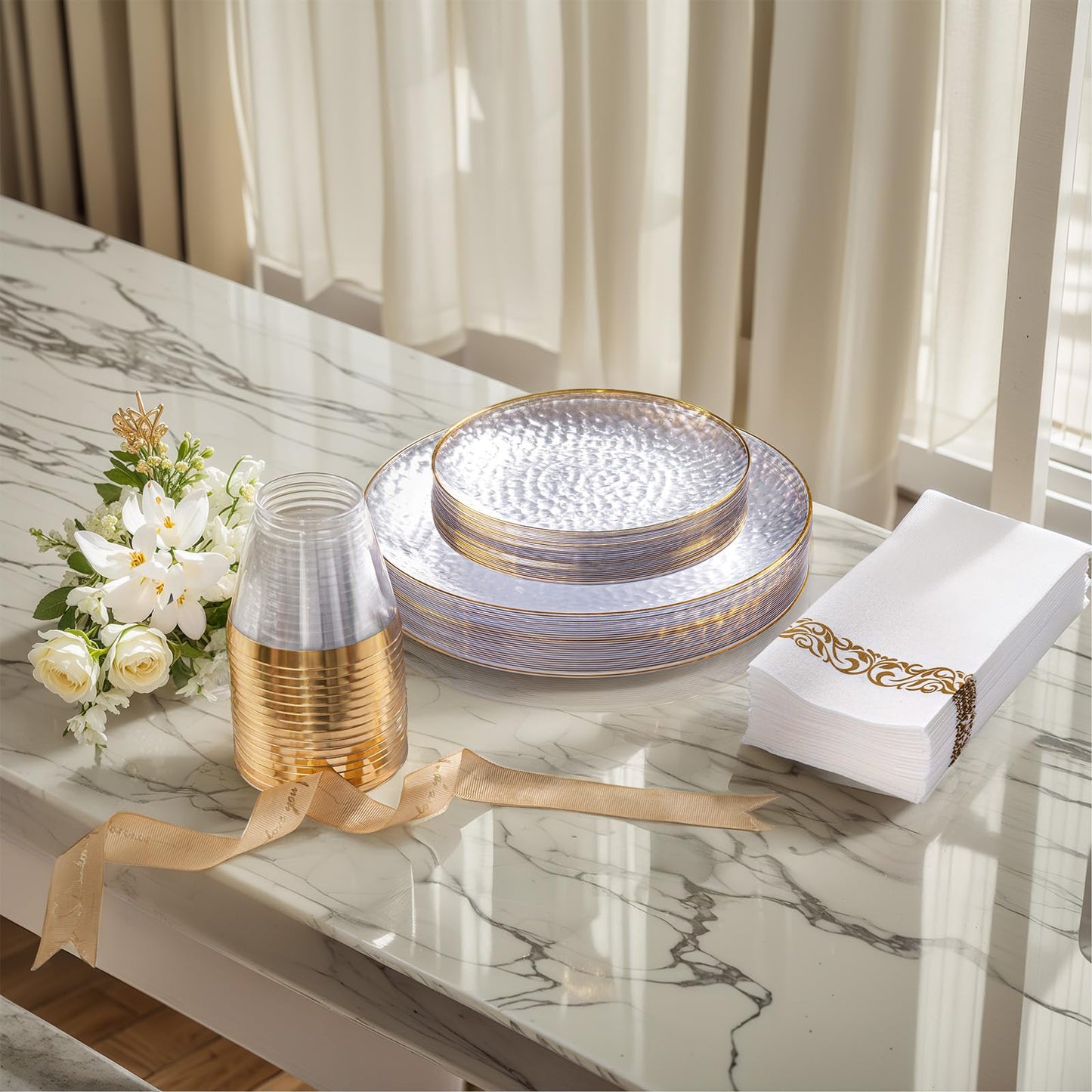 DaYammi 100 Pcs Clear Gold Plastic Plates, Hammered Party Plate, Fancy Plastic Plates Disposable Clear Disposable Dessert Platos, 7 Inch Heavy duty Plastic Dessert Platos for Party & Wedding