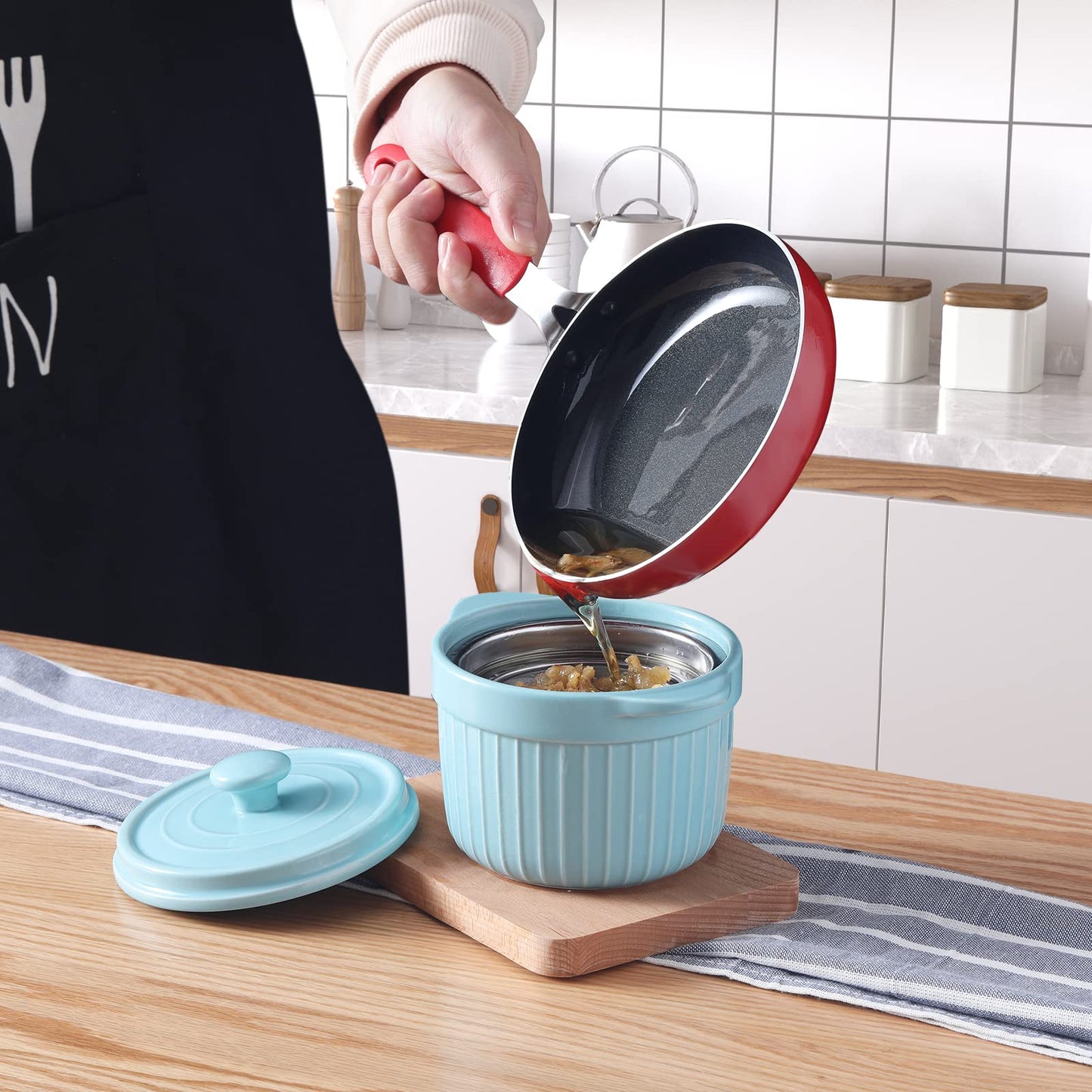 ONTUBE Ceramic Bacon Grease Container Keeper with Strainer, Frying Oil Storage Can 17oz, Turquoise