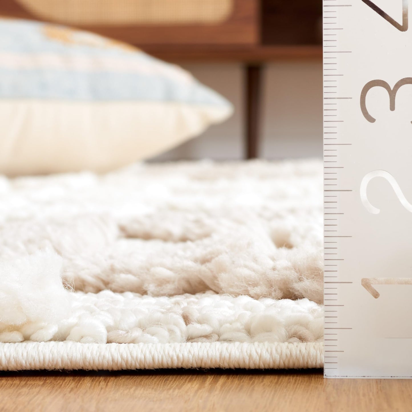 SAFAVIEH Area Rug 8x10 - Moroccan Tassel Shag Collection - Large - Ivory & Beige, Non-Shedding & Easy to Clean, Plush High-Low Texture, Ideal for Living Room, Bedroom, Dining Space (MTS688B)
