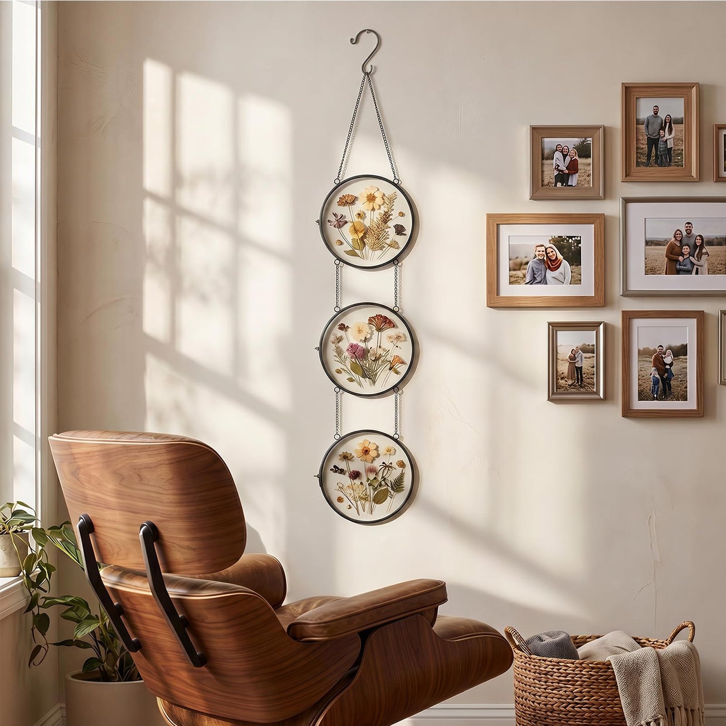 FOCHIER F Linked Round Pressed Flower Frame with Chain, Brass Double Glass Floating Picture Frame for Dried Flowers, Botanical DIY Display, Dynamic Hanging Wall Decor, Aesthetic Gift for Women