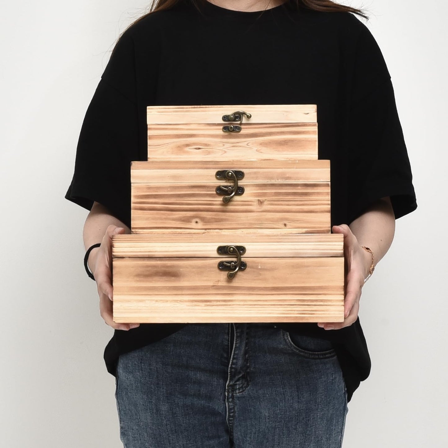DECOR4SEASON Wooden Box Set of 3 - Rustic Farmhouse Decorative Boxes with Hinged Lid and Carved Design
