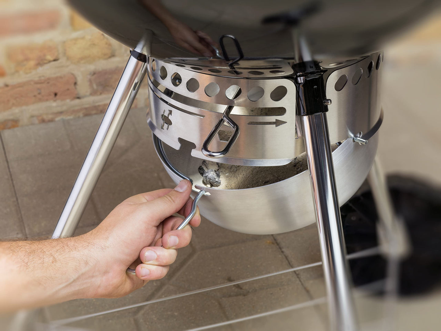 Weber Master-Touch Charcoal Grill, 22-Inch, Smoke – Premium Outdoor BBQ Grill with Tuck-Away Lid Holder & One‑Touch™ Cleaning System, Porcelain‑Enameled Kettle