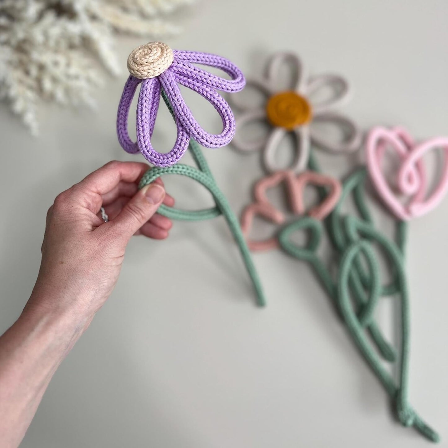 BoFUN DIY Flower Craft Kit for Adults Teens, Floral Wire Art Craft Set with 18 Templates, Wire, Knit Rope, Wedding Party Favors, Women Birthday, Mother’s Day Gifts, Handmade Home Decor (Floral)