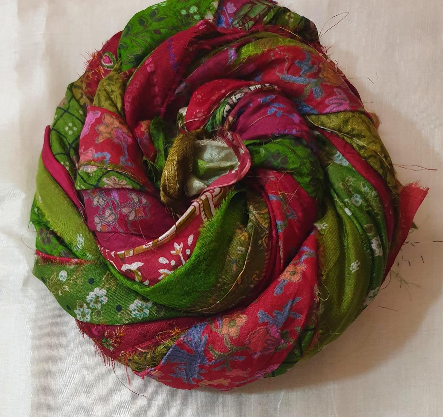 Recycled Silk Sari Ribbon Yarn Patchwork Fabric Strips, 21 Yards 21 Strips Handmade Yarn for Weaving, Knitting, Crochet, Mixed Media Art, Macramé, Gift Wrapping (Henna Maroon, Set of 21)