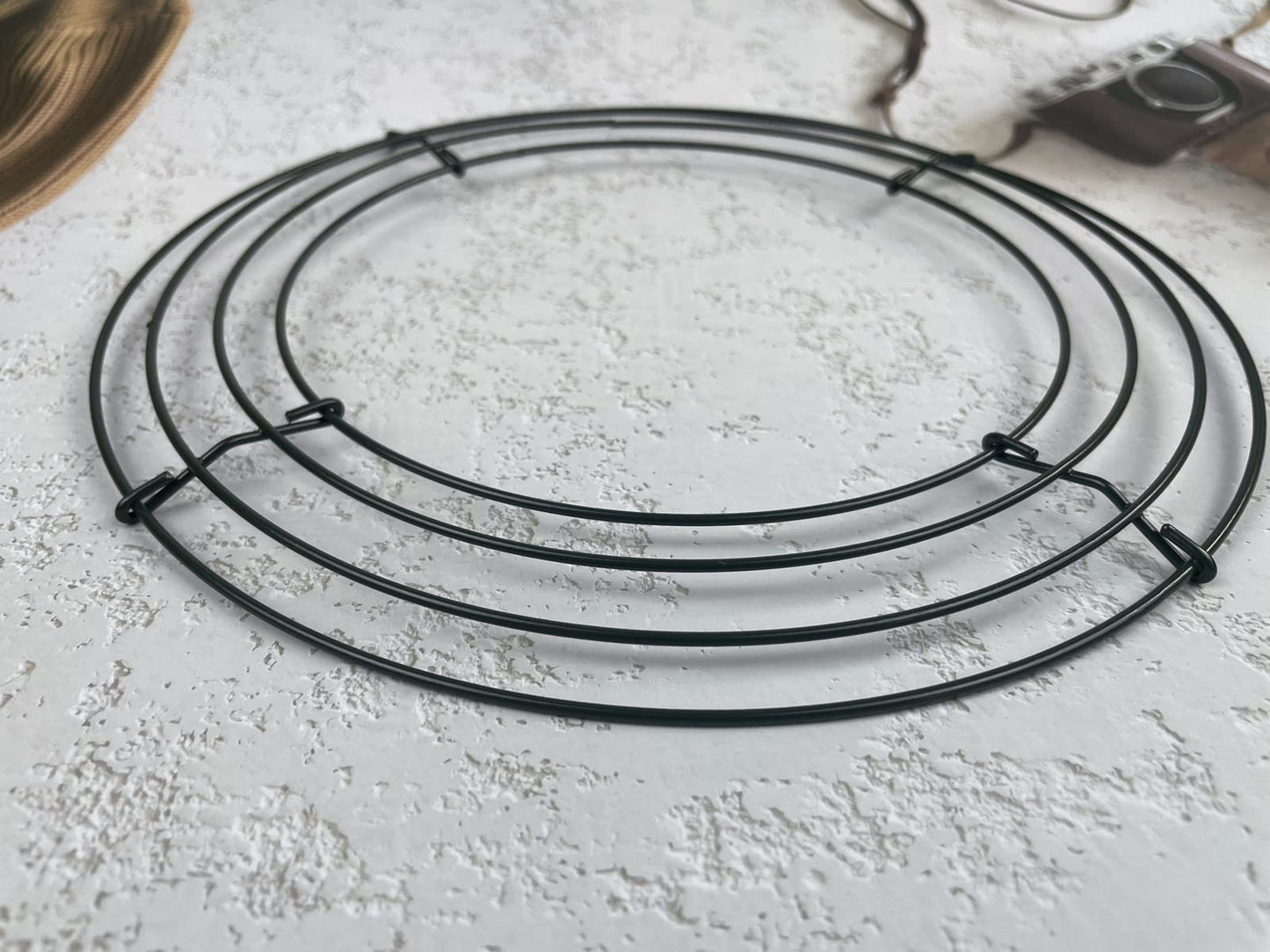 14 Pieces Christmas Wire Wreath Frame(16Inch), ENLAYER Metal Frame Dark Green Round Wreath with 12 Golden Bow Tie,12 Silver Bow Tie,1 Wire Pliers and 115FT 22 Gauge Paddle Wire for Crafts