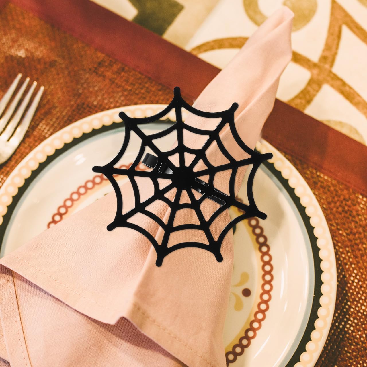 FRCOLOR 4pcs Metal Spider Web Napkin Holder, Halloween Napkin Rings for Festival Parties Weddings
