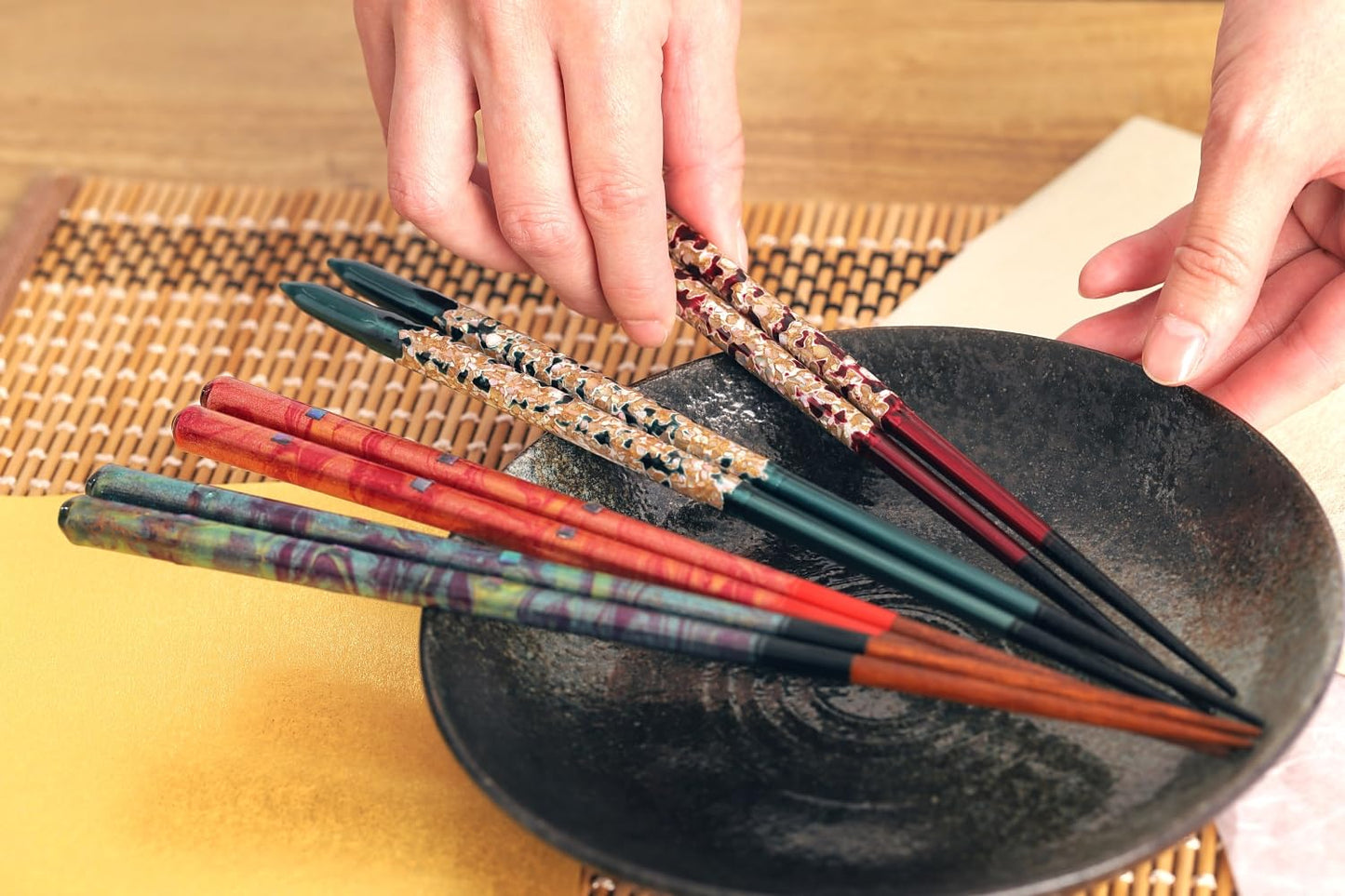 Premium Japanese Chopsticks Reusable 2prs Set [Made in Japan] Featuring Mother of Pearl Inlay and Traditional Lacquered Wooden Chopsticks B (Aurora Pearl 2prs(MK051))