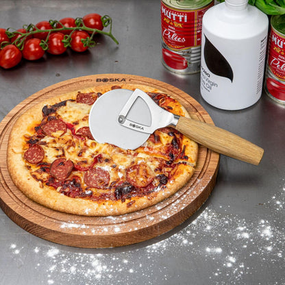 Boska Pizza Cutter Oslo+ - Large Pizza Wheel Cutter - Wooden Handle - Stainless Steel Non-Stick Wheel