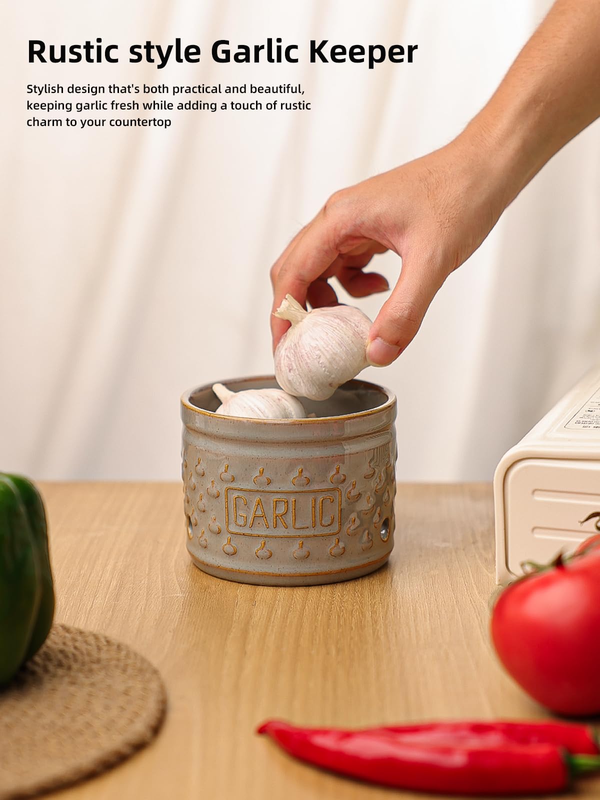 GDCZ Garlic Keeper with Lid, Ceramic Garlic Holder Storage Container to Keep Your Garlic Cloves Fresh Longer, 4.3 Inch (Grey)