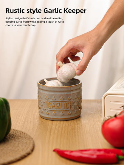 GDCZ Garlic Keeper with Lid, Ceramic Garlic Holder Storage Container to Keep Your Garlic Cloves Fresh Longer, 4.3 Inch (Grey)