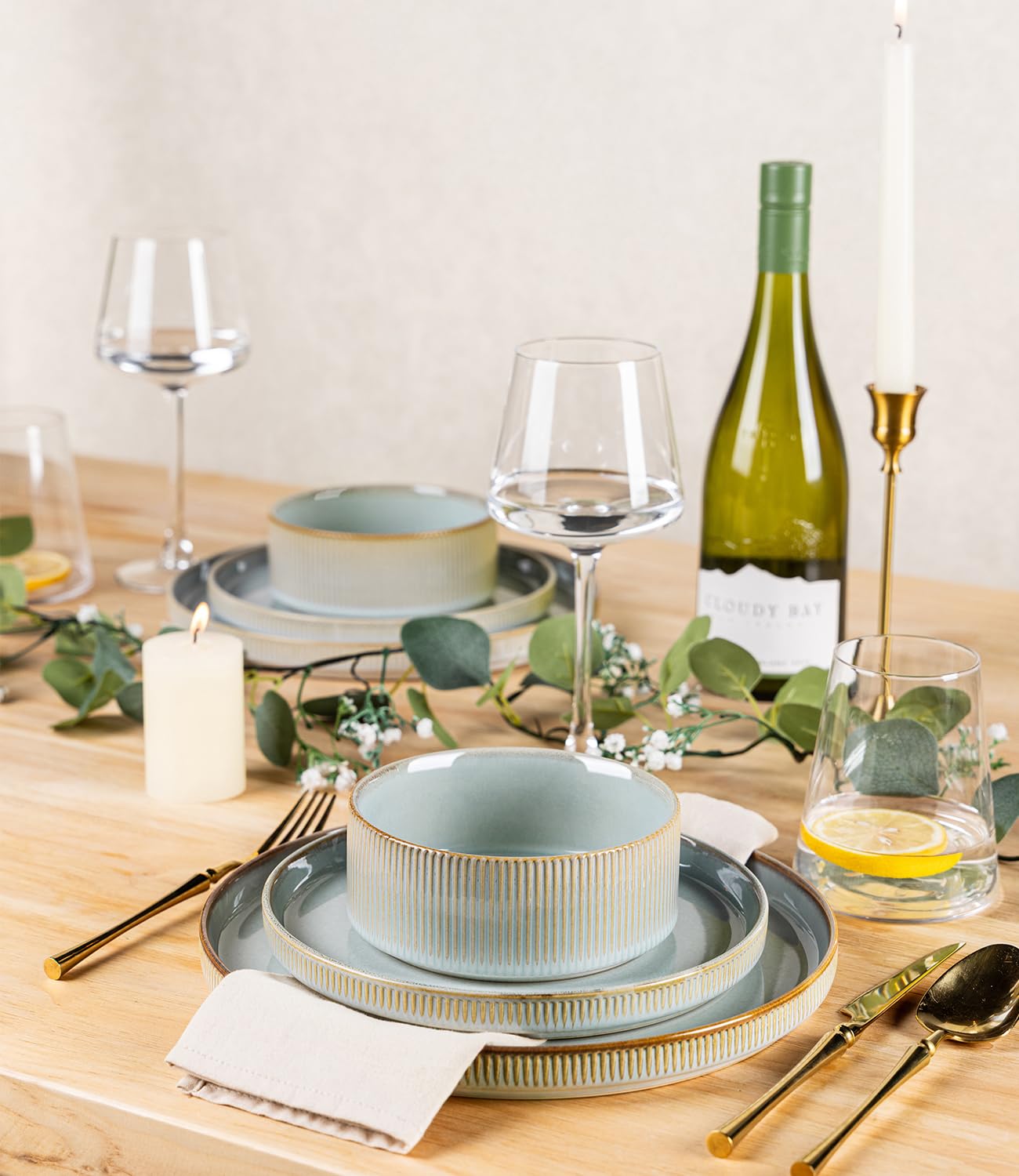 TheTerra Ceramic Dinnerware Sets for 6, 18 Pieces Porcelain Lightweight Plates and Bowls Sets, Scratch Resistant Dish Set, Oven & Microwave & Dishwasher Safe,Illusion Blue