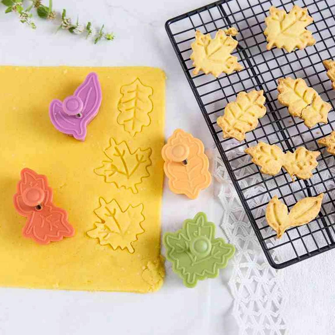 Yunko Cake Leaves Baking Pie Crust Cookie Cutters, Set of 4