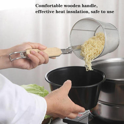 2 Pieces Pasta Strainer Basket Stainless Steel Fine mesh Pasta Strainer Basket with Wooden Handle Good For Boiling Food Spaghetti Dumpling (Dia 5.5inch/14cm)