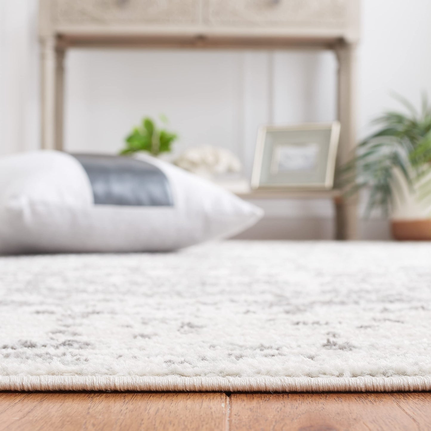 SAFAVIEH Madison Collection Area Rug - 10' x 14', Silver & Ivory, Snowflake Medallion Distressed Design, Non-Shedding & Easy Care, Ideal for High Traffic Areas in Living Room, Bedroom (MAD603G)